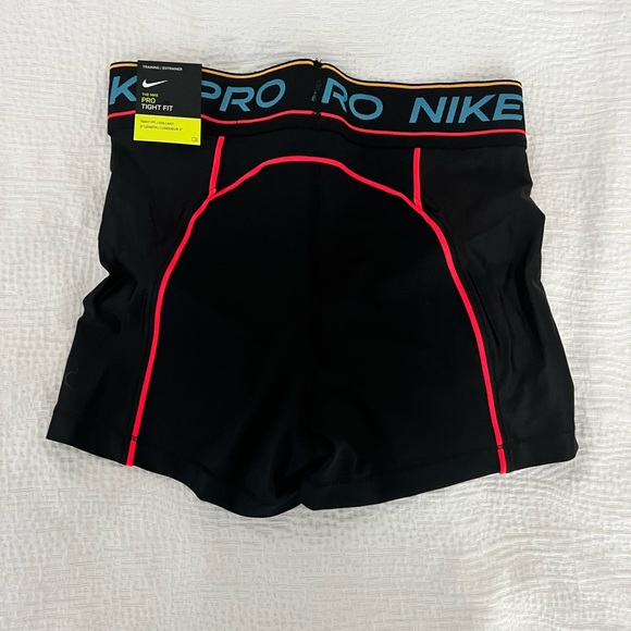 Nike pro shorts - Picture 2 of 3